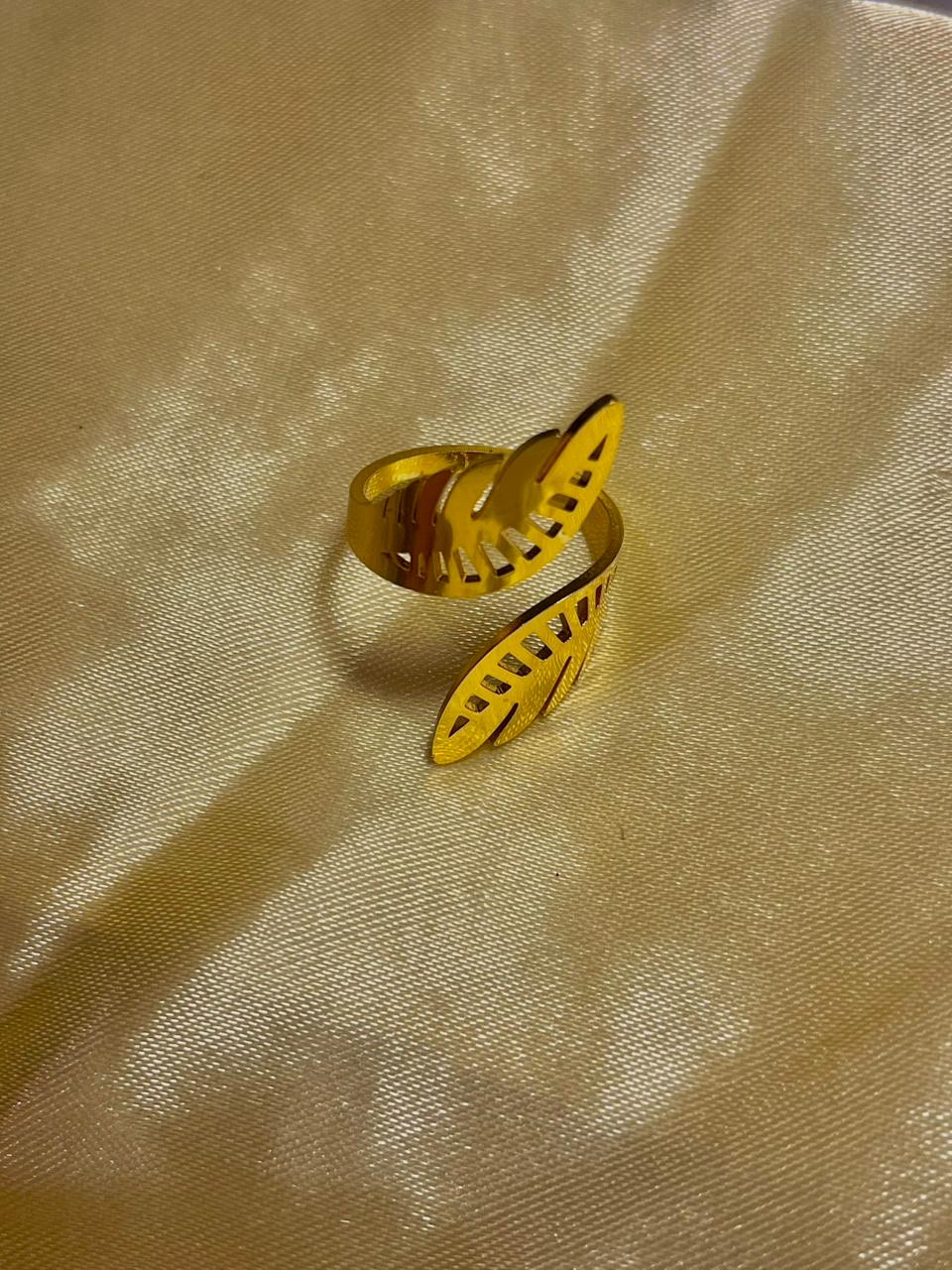 Elegant Gold Leaf Adjustable Ring – Stylish Nature-Inspired Design