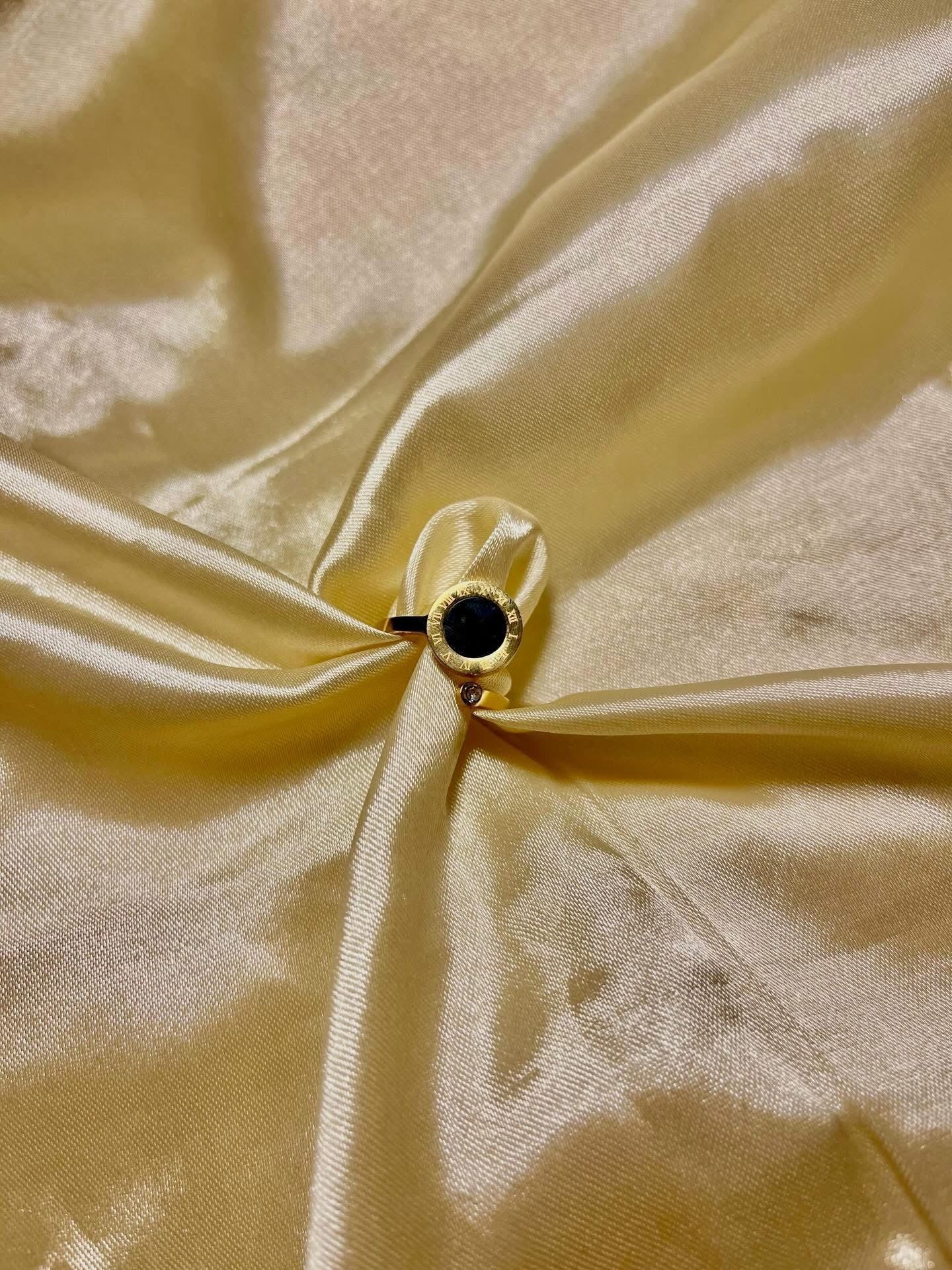 Classic Gold Roman Numeral Black Enamel Ring – Timeless Luxury Fashion Jewelry