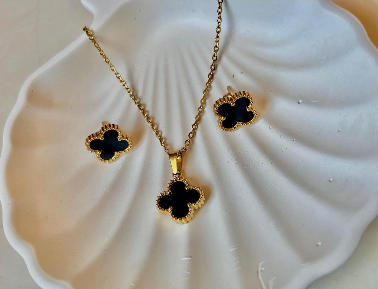 Black Clover Pendant & Earrings Set – Gold Finish