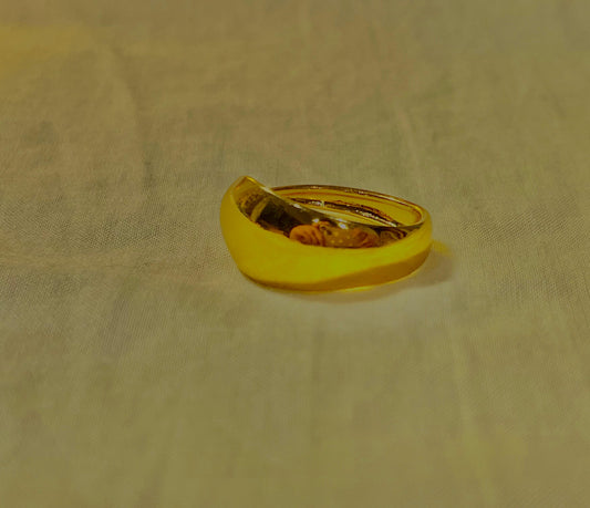 🌟 Golden Glow – Crystal-Studded Stainless Steel Ring 🌟