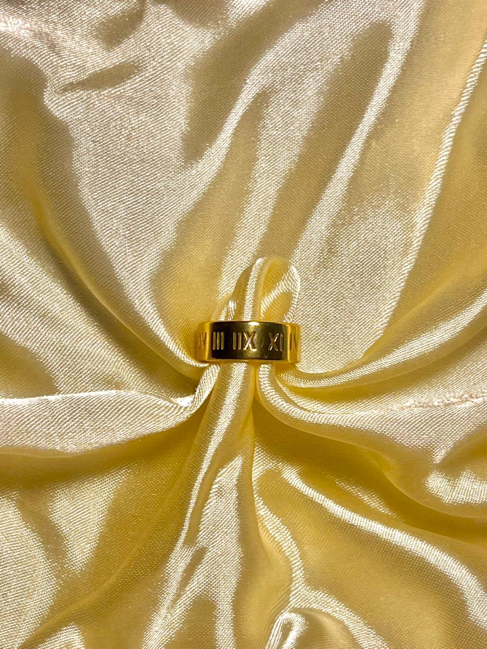 Classic Roman Numeral Gold-Plated Band Ring – Unisex Adjustable Statement Jewelry