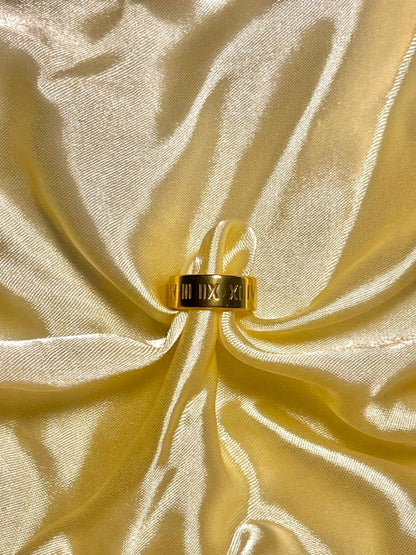 Classic Roman Numeral Gold-Plated Band Ring – Unisex Adjustable Statement Jewelry