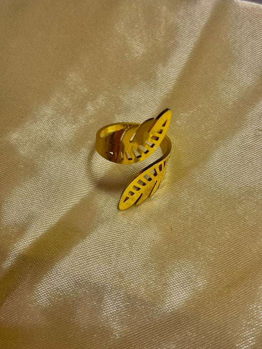 Elegant Gold Leaf Adjustable Ring – Stylish Nature-Inspired Design