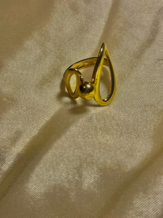 Modern Gold Teardrop Ring – Minimalist Adjustable Statement Piece