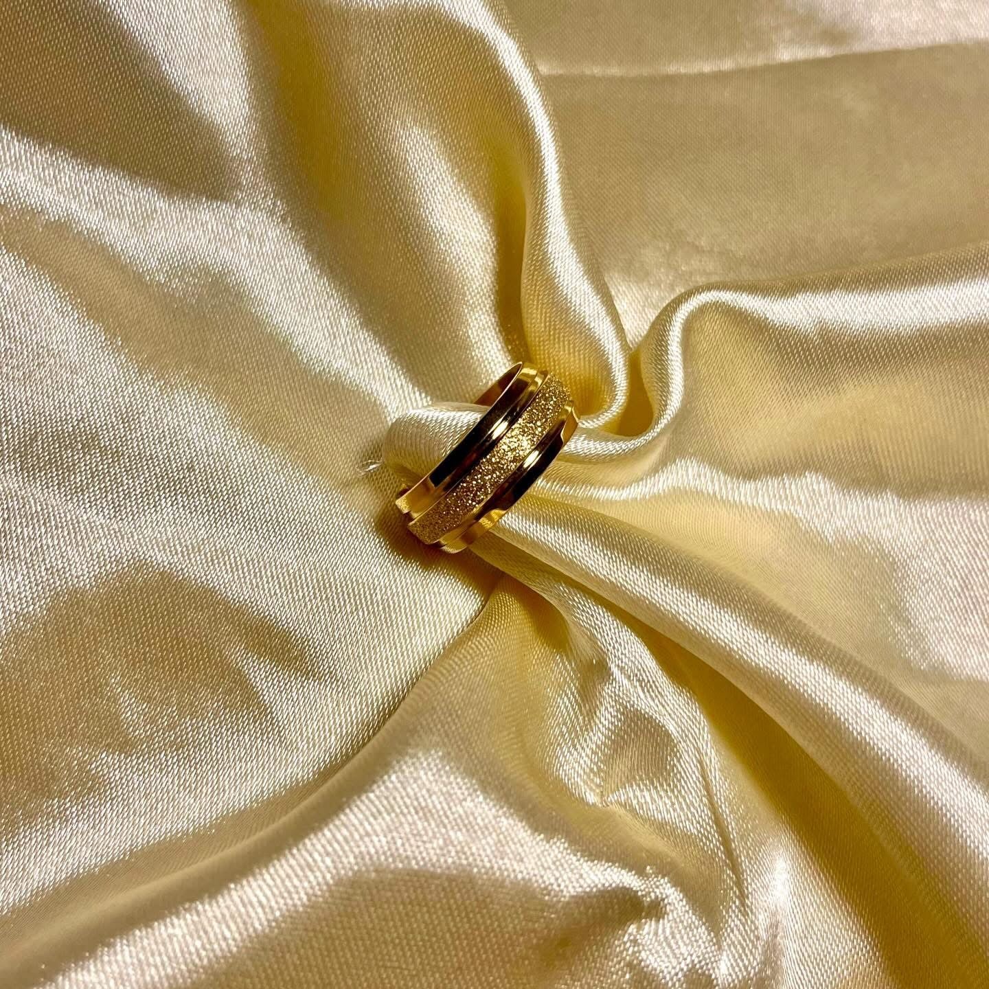 Elegant Gold Textured Band Ring | Minimal Luxury Statement Ring for Everyday Wear