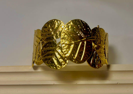 Leaf Design Gold Bangle 🌿💛