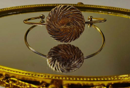 Elegant Swirl Statement Bangle – High-Quality Stainless Steel
