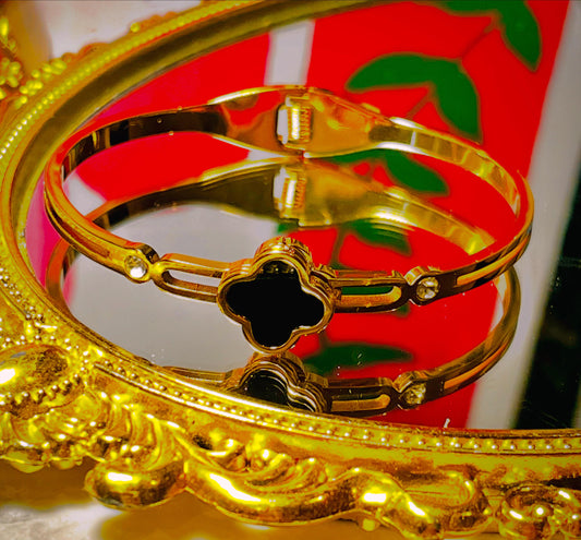 Luxury Gold Clover Bangle – Stainless Steel with Crystal Accents